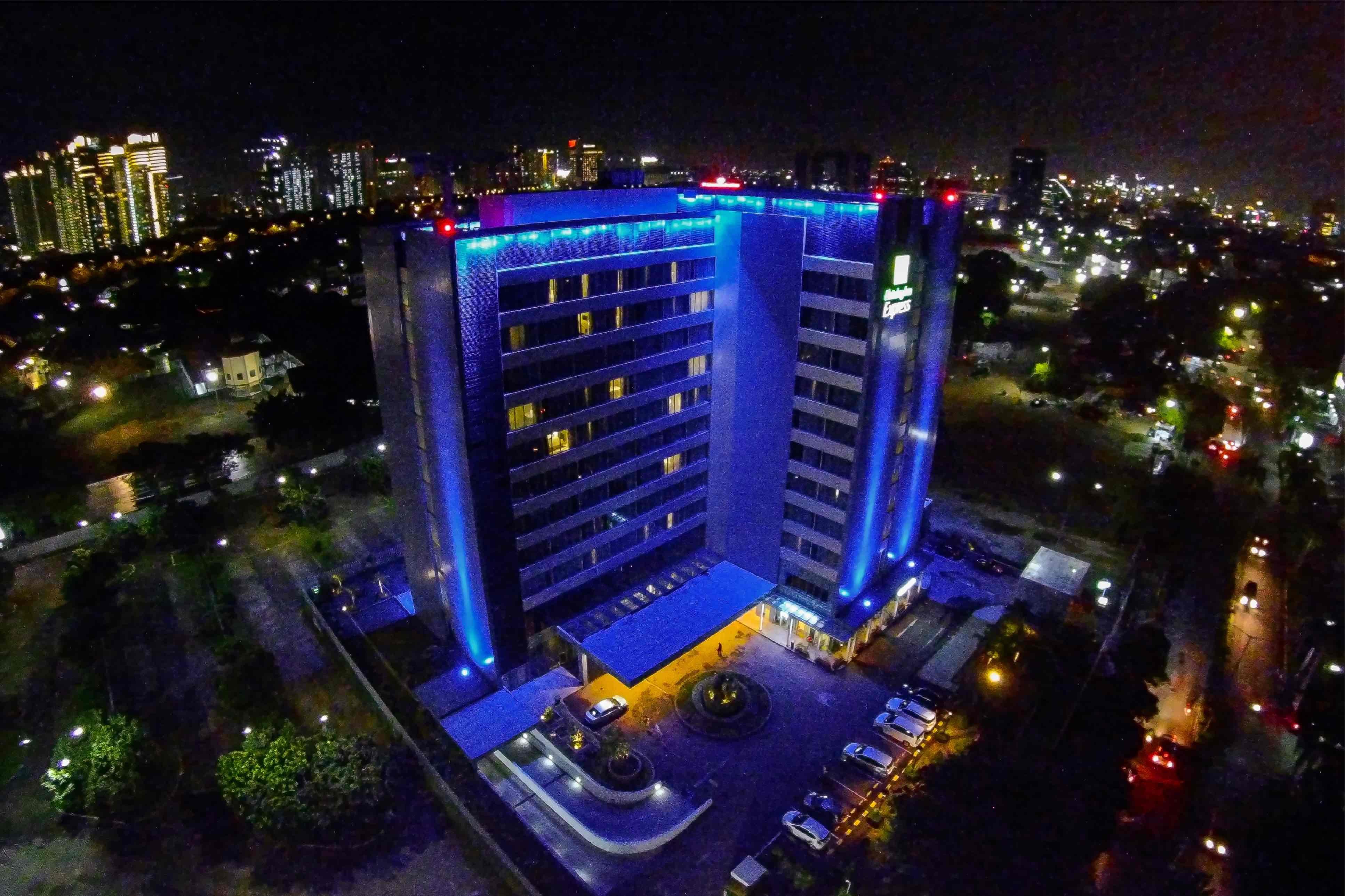 Holiday Inn Express Jakarta International Expo By Ihg Kültér fotó