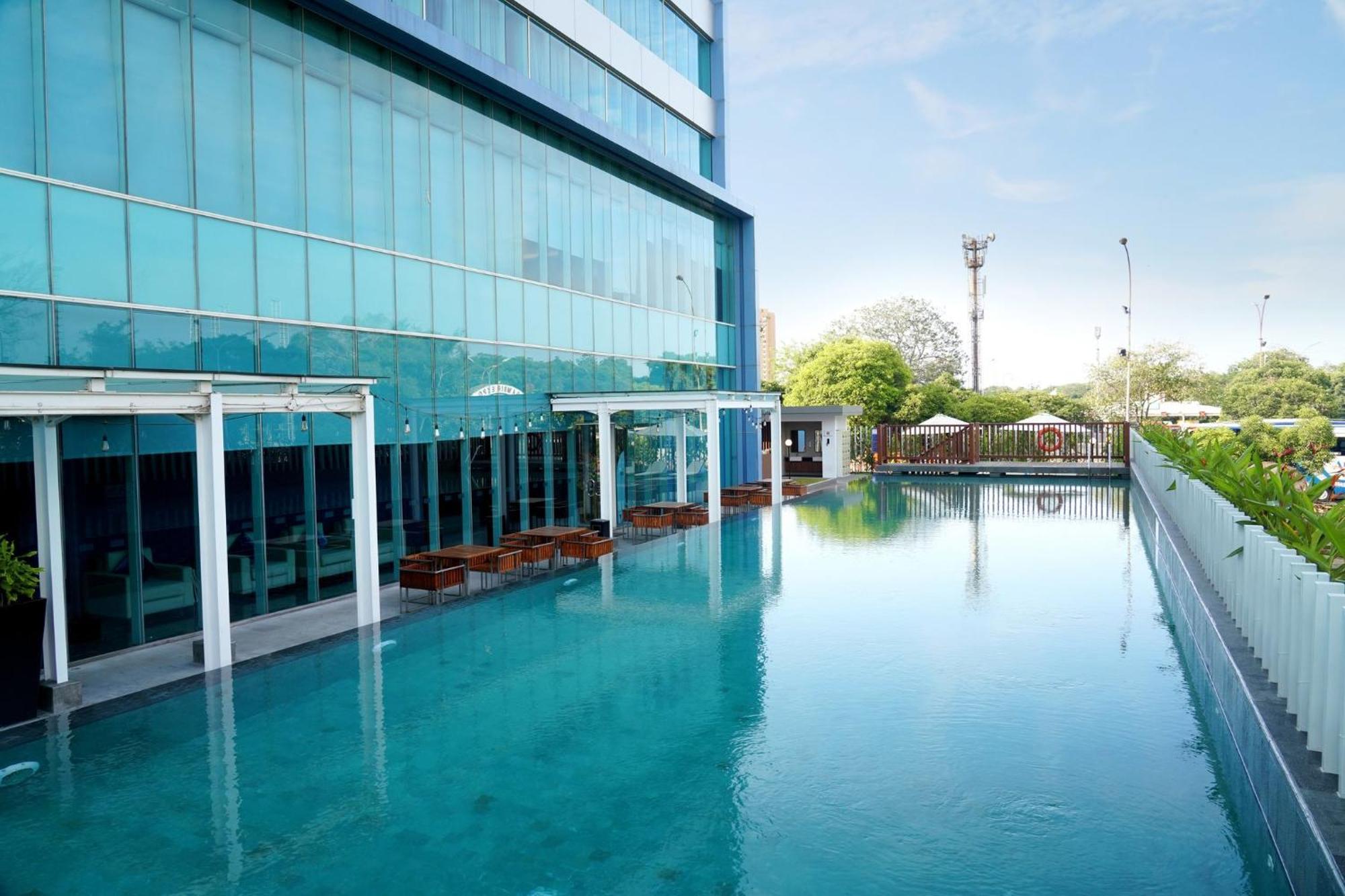 Holiday Inn Express Jakarta International Expo By Ihg Kültér fotó