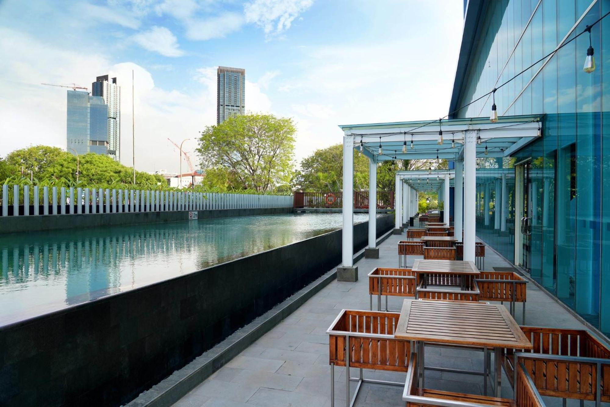 Holiday Inn Express Jakarta International Expo By Ihg Kültér fotó
